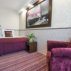 Pokój z łóżkiem king-size