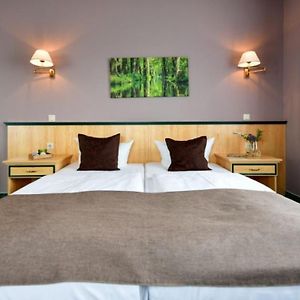 Standard Zimmer mit Kingsize-Bett