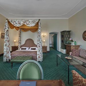 Zimmer mit Kingsize-Bett