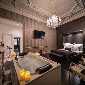 Deluxe Suite Spa Bath