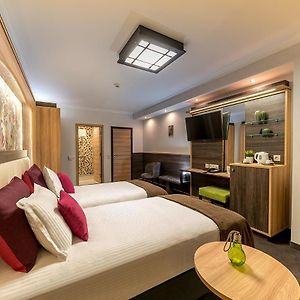 Hotel Zoo Sofia - Secured Paid Parking
