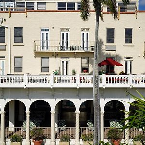 Palm Beach Hotel With Juliette Balconies! 2 Blocks From Beach! Historic Landmark