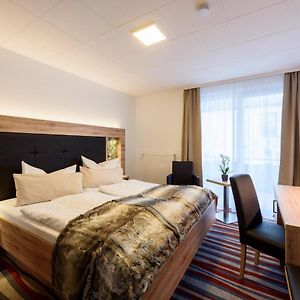 Zimmer mit Kingsize-Bett