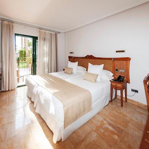 Zimmer mit Kingsize-Bett