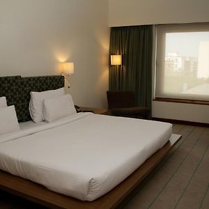 Room 10 AM to 5 PM check check-out on same