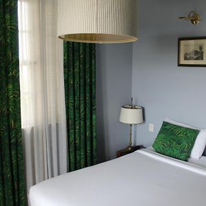 Standard Queen Suite