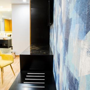 Deluxe Queen Suite