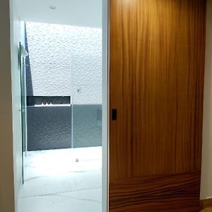 Deluxe Queen Suite