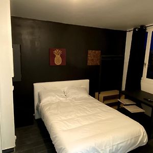 Studio Lit King-Size