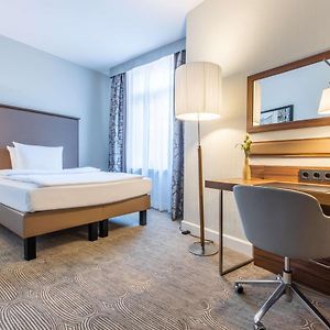 Zimmer mit Kingsize-Bett