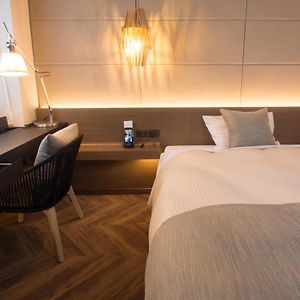 Single Room Shower-Main BLD Non-Smoking