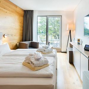 Zimmer mit Kingsize-Bett