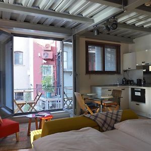 Studio Lit King-Size