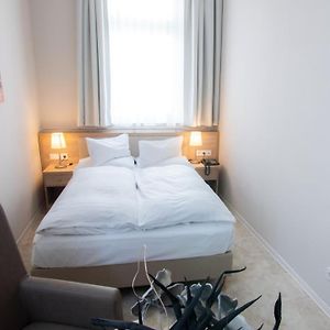 Zimmer mit Kingsize-Bett