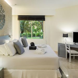 Honeymoon King Room