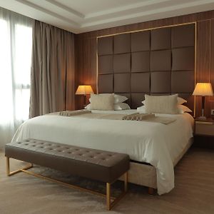 Ambassador King Suite