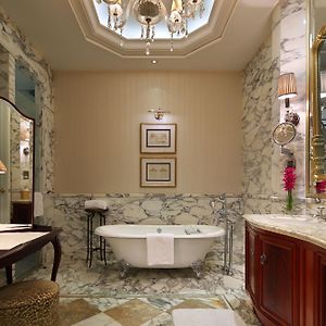 Heritage King Suite