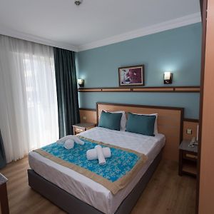 Zimmer mit Kingsize-Bett