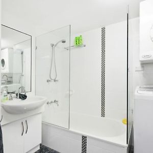 Deluxe Two-Bedroom Apartment