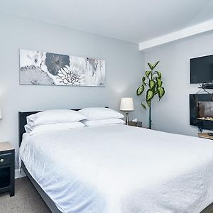 Queen Room Garden View