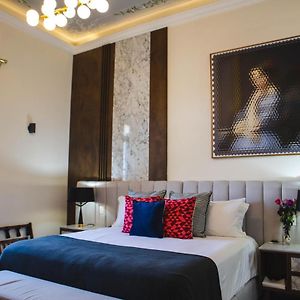 Deluxe King Suite