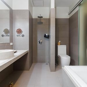 Premier Deluxe Twin Room