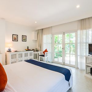 Garden View King bed