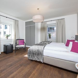 Design Zimmer mit Kingsize-Bett