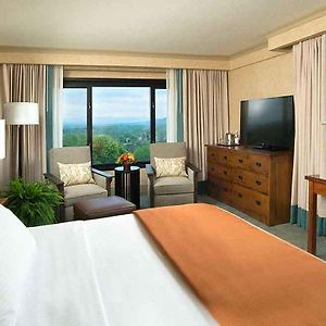 Eck-Zimmer mit Kingsize-Bett