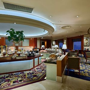 Club Twin Room Inclusive of Executive Lounge access