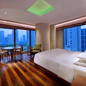 Corner King Room