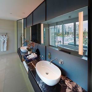 Monte Carlo 2 Suite Room