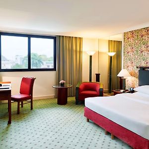 Hilton Deluxe King Room