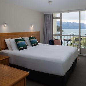 Lake View King Room