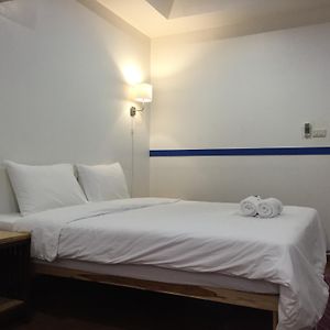 Zimmer mit Kingsize-Bett