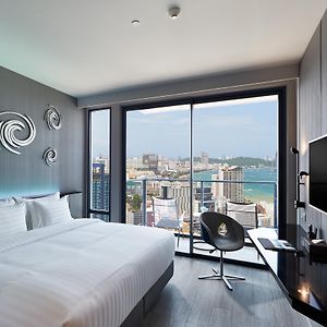 Deluxe Corner Room