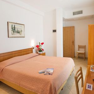 Camera standard con letto king size