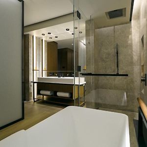 Studio King Bed Room