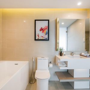 Grand Deluxe Queen Room
