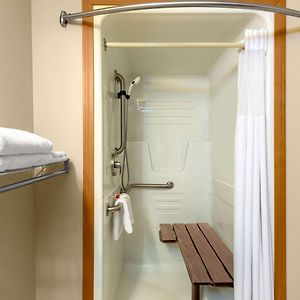 Deluxe  King Room Mobility accessible