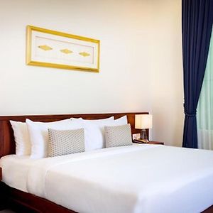 Club King Room
