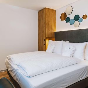 Standard Zimmer mit Kingsize-Bett