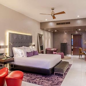Corner King Suite