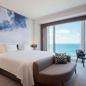 Deluxe Beachfront King Room