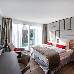 Zimmer mit Kingsize-Bett