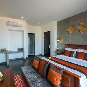 King Room Pool View