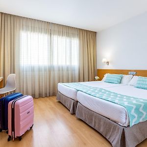 Zimmer mit Kingsize-Bett