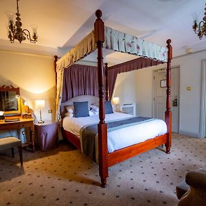 Four Poster Room
