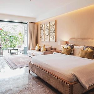 Deluxe Queen Suite