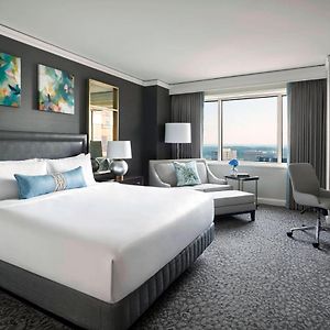 Guest Room King Bed